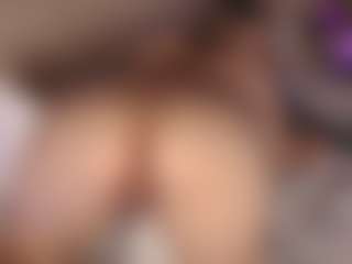 Live cam show with Hanna BigTits - Tittyfuck on live18s.com