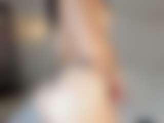 Live cam show with AriaaMoon - Teen (18+) on hrnylive.com
