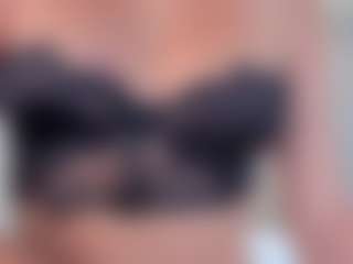 AriaaMoon's Live Sex Cam Show