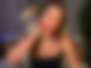 Live cam show with KissableKira - Average on SmokeAndPoke