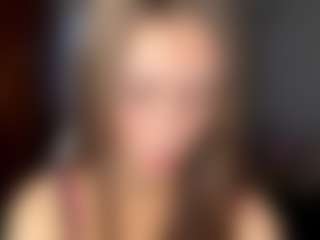 Live cam show with Stephani - Brown Hair on livesuperchat.net