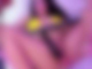 Live cam show with SaraRossi - Bedroom on SmokeAndPoke