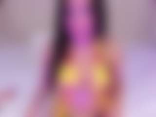 Live cam show with SaraRossi - Shaved Pussy on TeamSkeetLive