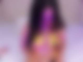 Live cam show with SaraRossi - Brown Eyes on TeamSkeetLive