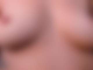 Live cam show with JulietteMoreau - Green Eyes on xDating