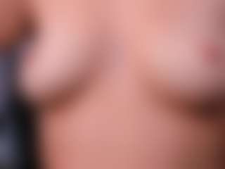 Live cam show with JulietteMoreau - Green Eyes on PervPlay.com