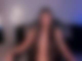 Live cam show with JulietteMoreau - Tittyfuck on AdultVida.com