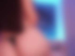 Live cam show with JulietteMoreau - Green Eyes on madthumbs