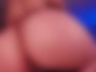Live cam show with JulietteMoreau - Fingering on Camsoda