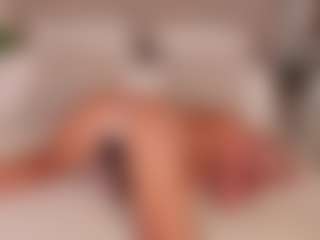 Live cam show with Stella-Leee - Public on SinfulBabes