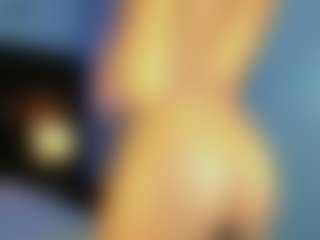 Live cam show with Daniiela-Foxx - Black Hair on StripNow
