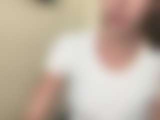 Live cam show with Kitty - Shaved Pussy Brown Hair on Gym Cam Girls