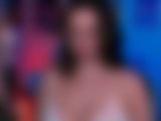Live cam show with amalialowell - Upskirt on Livezox