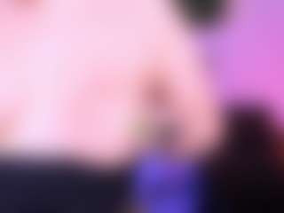 Live cam show with amalialowell - Dirty Talk on StripNow