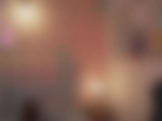 Live cam show with Emma-Vloss - Skinny on Mixed Magazine Live