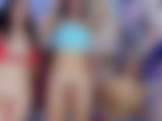 Live cam show with Luna and ALL - Average on Fling VIP Chat