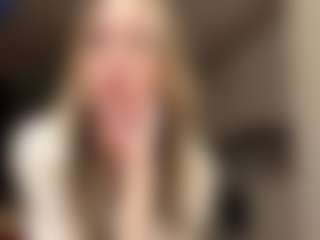 RobbynOkihara's Live Sex Cam Show