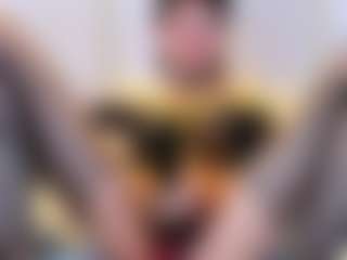 Live cam show with calioperoux - Ass Bouncing on AdultVida.com
