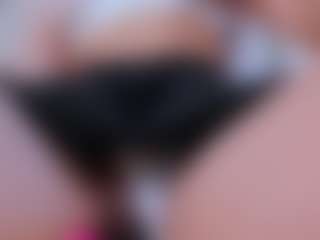 Live cam show with KendallRogers - Smoking on AdultVida.com