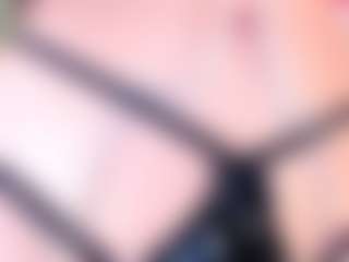 Live cam show with KendallRogers - Spank Brown Hair on livesuperchat.net