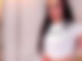 Live cam show with KendallRogers - Skinny on AdultVida.com