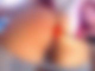 Live cam show with DannaScully - Short on Milfs Live