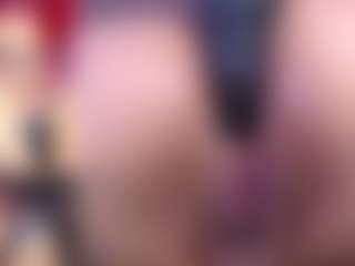 Live cam show with DannaScully - Spank on chickslive.net