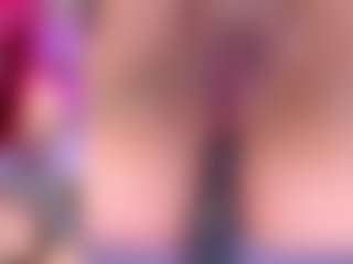 Live cam show with DannaScully - Squirt on xDating