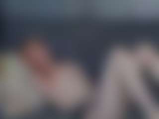 Live cam show with Mozelle - Granny on CamwithHer