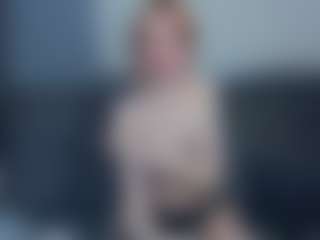 Live cam show with Mozelle - Princess on milfzrlive.com