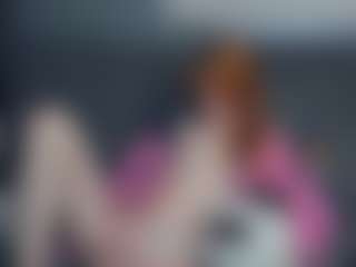 Live cam show with Mozelle - Dominant on Dolls Live