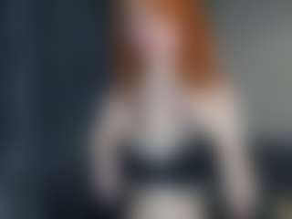 Live cam show with Mozelle - Bitch on TeamSkeetLive