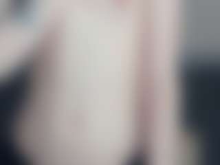 Live cam show with Mozelle - Riding on Camsoda