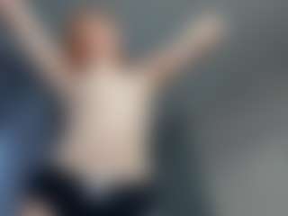 Live cam show with Mozelle - Slave on LiveSexCams6