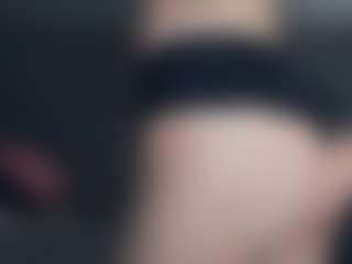 Live cam show with Mozelle - Spankass on TeamSkeetLive