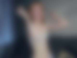 Live cam show with Mozelle - Riding on Camsoda