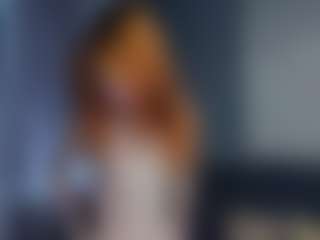 Live cam show with Mozelle - Petite on Camsoda
