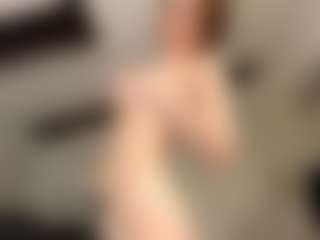 Live cam show with Kira - Average on Milfs Live