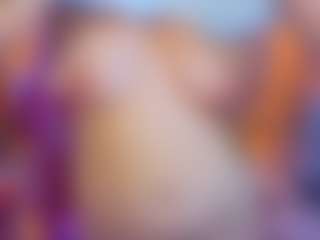 Live cam show with Clhoe-B - Hairy Pussy on Cam Slut