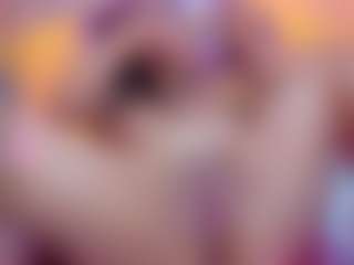 Clhoe-B's Live Sex Cam Show