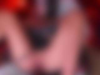 Live cam show with GigiBelli - Flashing on Camsoda