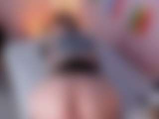 Live cam show with Hillary-Collins - Normal on Camming Site