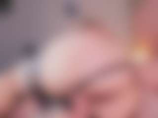 Live cam show with Hillary-Collins - Blonde Hair on AdultVida.com
