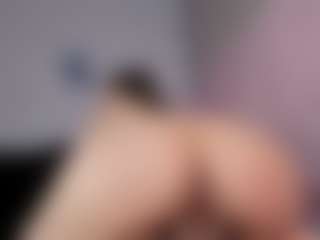Live cam show with Hillary-Collins - Wet on liverealitysex.com
