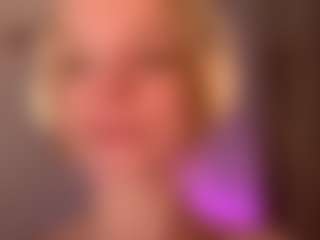 Live cam show with MarceneMorici - MILF on StripNow