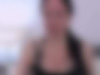 Live cam show with MiaSeductive - Brown Hair on AdultVida.com