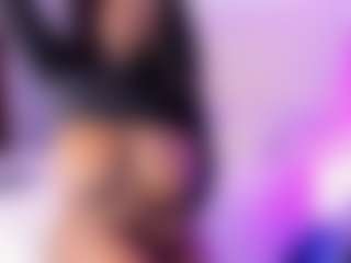 Live cam show with Tayrasiny - Bedroom Ebony on Camming Site
