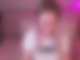 Live cam show with Elsa - Public on Soda Cam