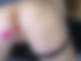 Live cam show with KarmaArms - Teasing on Camsoda