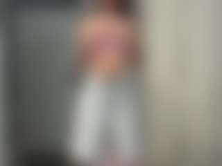 Live cam show with LonaLardin - Tiny Tits on xDating